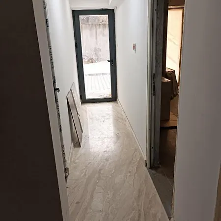 1 Apartment *