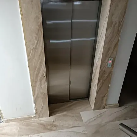 1 Apartment *